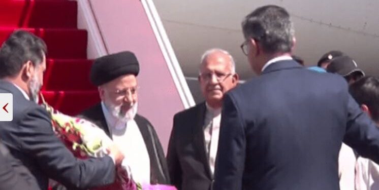 ایرانی صدر پاکستان پہنچ گئے