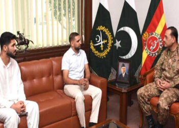 آرمی چیف سے باکسر عامر خان اور مارشل آرٹس چیمپئن شاہ زیب کی ملاقات