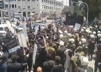 لاہور میں وکلا کا احتجاج اور پولیس سے جھڑپیں