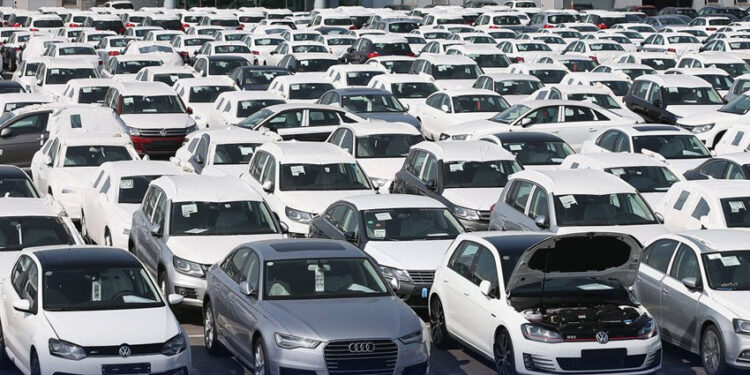 لاہور: دھواں چھوڑنے والی گاڑیاں بند کرنے کا فیصلہ