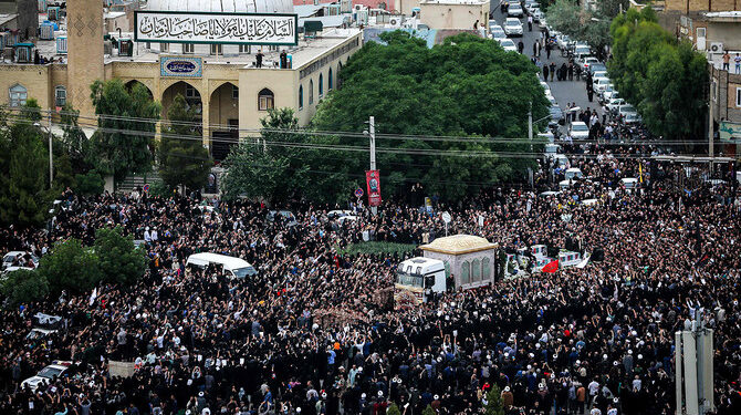 ہیلی کاپٹر حادثے کی مزید تفصیلات، ایرانی صدر کی  نماز جنازہ ادا