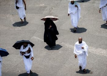 اے لوگو ! مصیبتوں اور فساد سے دور رہو، خطبہ حج