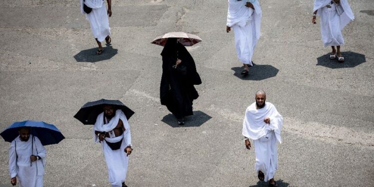 اے لوگو ! مصیبتوں اور فساد سے دور رہو، خطبہ حج