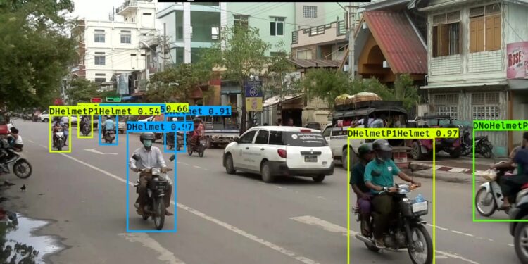 لاہور:  اے آئی سسٹم فعال، بغیر ہیلمٹ موٹر سائیکل چلانے والوں کیلیے بچنا ناممکن
