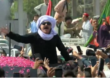 خیبر پختونخوا سے پی ٹی آئی کے قافلے راولپنڈی احتجاج کیلئے روانہ
