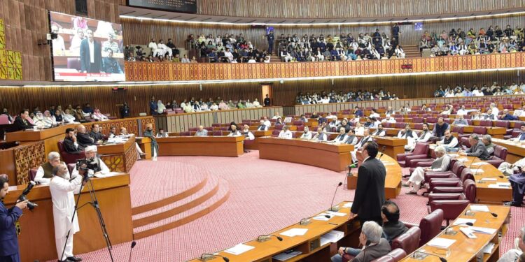 قومی اسمبلی اجلاس میں گرما گرم تقاریر