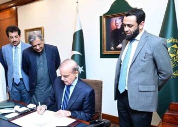 وزیراعظم نے 26ویں آئینی ترمیم کی توثیق کیلیے ایڈوائس صدر کو بھجوا دی