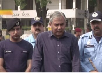 وزیراعلیٰ کے پی بہت بڑی لائن کراس کررہے ہیں