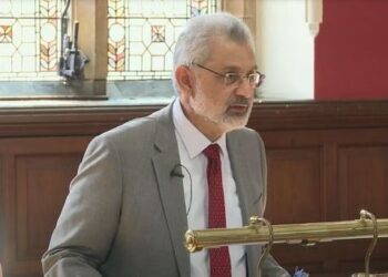 سابق چیف جسٹس قاضی فائز عیسیٰ  لندن پہنچ گئے