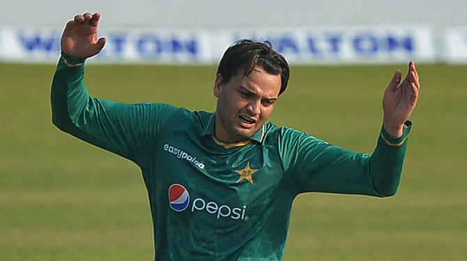 اسپنر عثمان قادر کا پاکستان کرکٹ سے ریٹائر ہونے کا اعلان