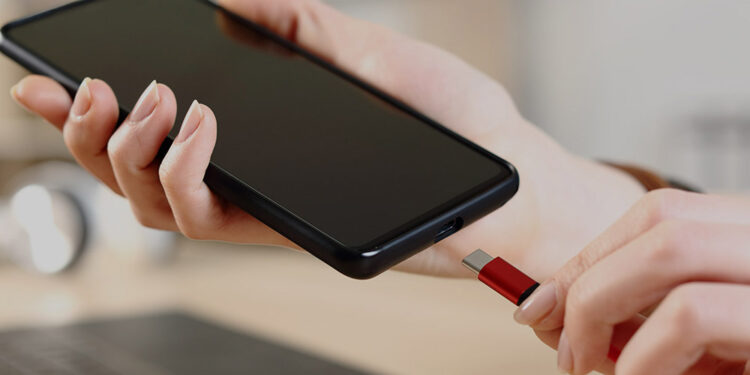 یورپ میں تمام اسمارٹ فونز، ٹیبلٹس، کیمروں کیلئے ٹائپ سی چارجر لازمی قرار