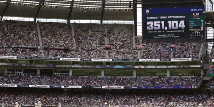 میلبورن کرکٹ میدان میں تماشائی کی آمد کا 87 سال پرانا ریکارڈ ٹوٹ گیا