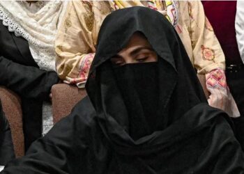 توشہ خانہ 2: بشریٰ بی بی کے وارنٹِ گرفتاری
