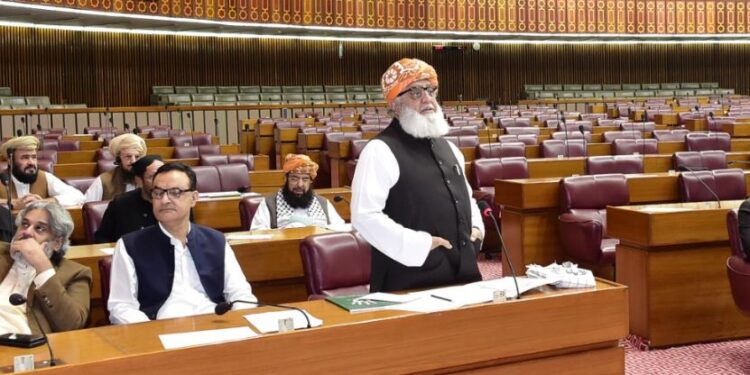 مدارس بل کے طے شدہ معاملات میں تبدیلی ہوئی تو پھر فیصلہ ایوان نہیں میدان میں ہوگا