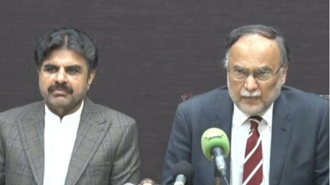 ٹیکنالوجی فائدہ مند ہونے کے ساتھ بہت بڑا خطرہ بھی بن چکی ہے