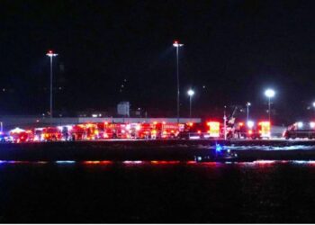 امریکا : مسافر طیارہ فوجی ہیلی کاپٹر سے تصادم کے بعد دریا میں گر گیا