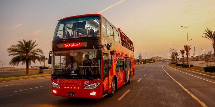 کراچی میں ڈبل ڈیکر بسیں چلیں گی