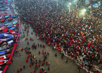 انڈیا: کمبھ میلے میں بھگدڑ ، کم سے کم  15 افراد ہلاک