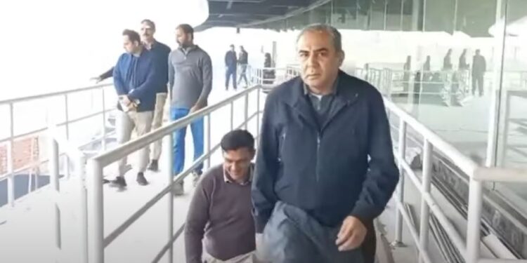 قذافی اسٹیڈیم میں کام کرنیوالے ورکرز  مفت میں  میچ دیکھیں گے