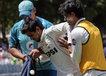 صائم ایوب فریکچر کے سبب 6 ہفتے تک کرکٹ سے باہر