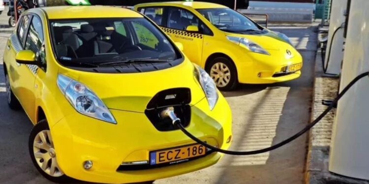 پنجاب میں پہلی ای ٹیکسی سروس شروع کرنے کا فیصلہ