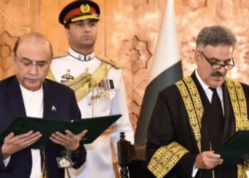 چیف جسٹس نے حلف برداری پر نیا سوٹ کیوں نہیں خریدا؟