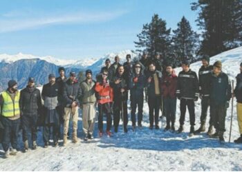 برفباری میں پھنسنے والے غیر ملکی مہم جوؤں کو بچالیا گیا