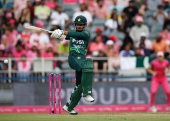 صائم ایوب 10 ہفتوں کے لیے کرکٹ سے باہر