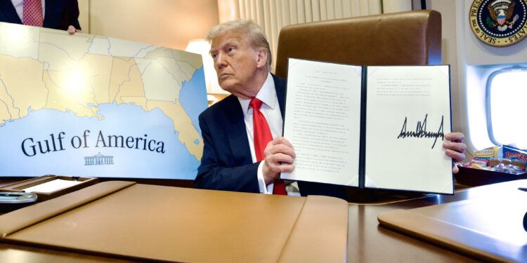 امریکا نے خلیج میکسیکو کا نام خلیج امریکا رکھ دیا