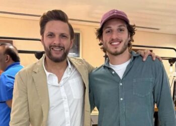 بانی پی ٹی آئی کے بیٹے کی آفریدی کے ساتھ تصویر