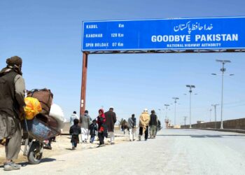 غیر قانونی مقیم افراد کو پاکستان چھوڑنے کا حکم