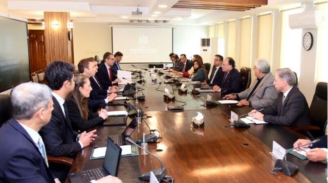 وزیر خزانہ کی آئی ایم ایف وفد کو معاشی صورتحال اور اصلاحاتی ایجنڈے پر بریفنگ