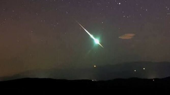 کراچی میں آسمان پر شہاب ثاقب کا  نظارہ