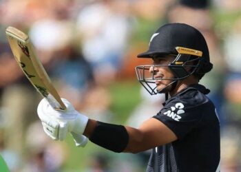 محمد عباس کا  ڈیبیو میچ پر پاکستان کیخلاف ریکارڈ