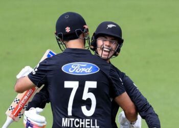 پہلا ون ڈے: پاکستان کو 73 رنز سے شکست