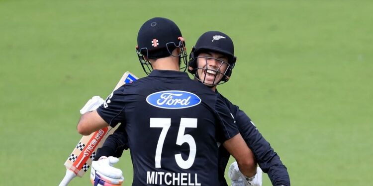 پہلا ون ڈے: پاکستان کو 73 رنز سے شکست