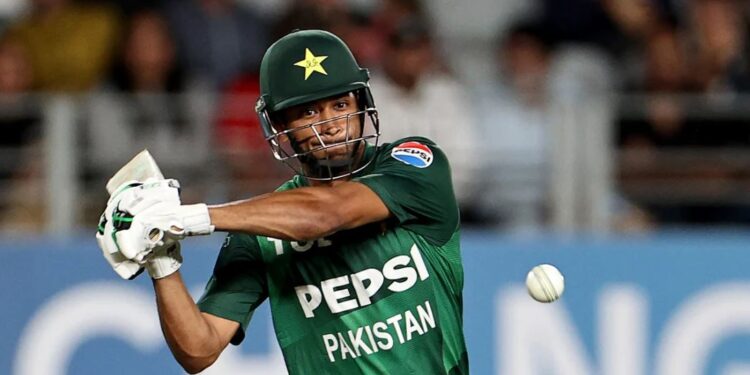 حسن نواز کی برق رفتار سنچری، کیویز کو9 وکٹوں سے شکست