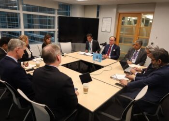 وفاقی وزیر خزانہ  کی امریکا دورے میں  اہم ملاقاتیں