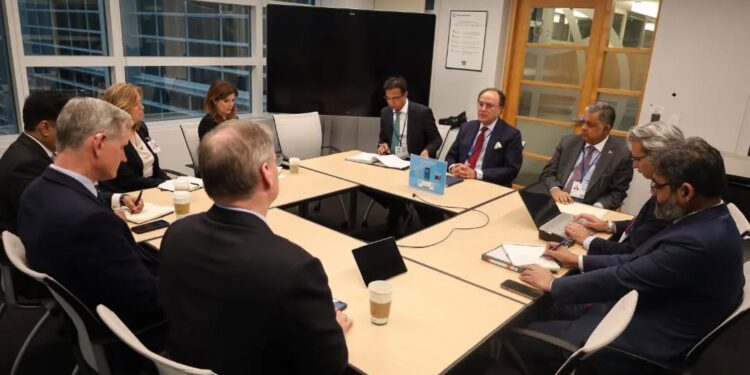 وفاقی وزیر خزانہ  کی امریکا دورے میں  اہم ملاقاتیں