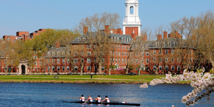 مطالبات ماننے سے انکار پر ہارورڈ یونیورسٹی کے فنڈز منجمد