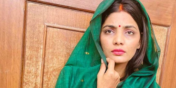 پہلگام واقعے پر مودی سرکار کا بھانڈا پھوڑنے والی گلوکارہ پر غداری کا مقدمہ