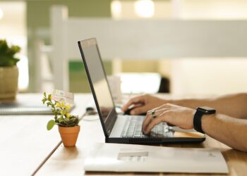 سندھ :  تمام محکموں کو آن لائن کرنے کا  منصوبہ منظور