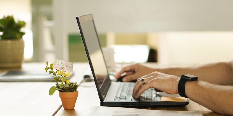 سندھ :  تمام محکموں کو آن لائن کرنے کا  منصوبہ منظور