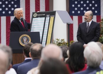 ٹرمپ نے پاکستان سمیت درجنوں ممالک پر جوابی ٹیکس لگا دیے