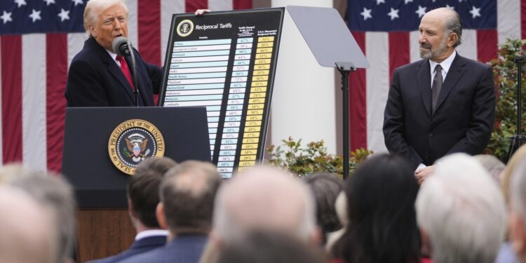 ٹرمپ نے پاکستان سمیت درجنوں ممالک پر جوابی ٹیکس لگا دیے