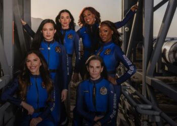 صرف خواتین پر مشتمل عملہ خلا کی طرف روانہ