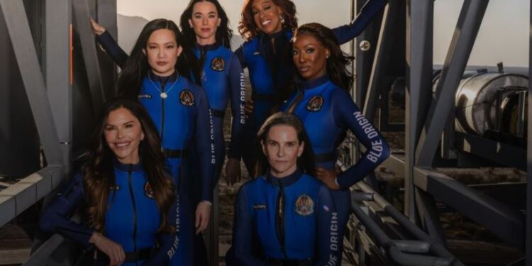 صرف خواتین پر مشتمل عملہ خلا کی طرف روانہ