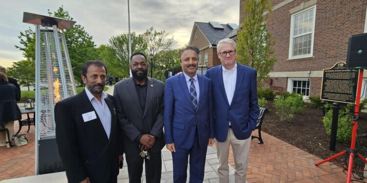 نو منتخب میئر گریگ ہارٹ کی حلف برداری کی تقریب ، قونصل جنرل طارق کریم کی شرکت