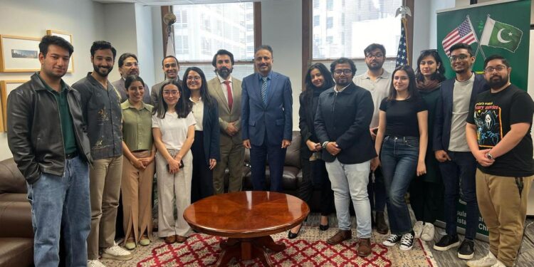 قونصل جنرل طارق کریم کی یونیورسٹی آف شکاگو کے طلبہ سے ملاقات