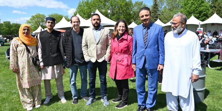 شکاگو کے نواحی علاقے اسکوکی میں "فیسٹیول آف کلچرز”